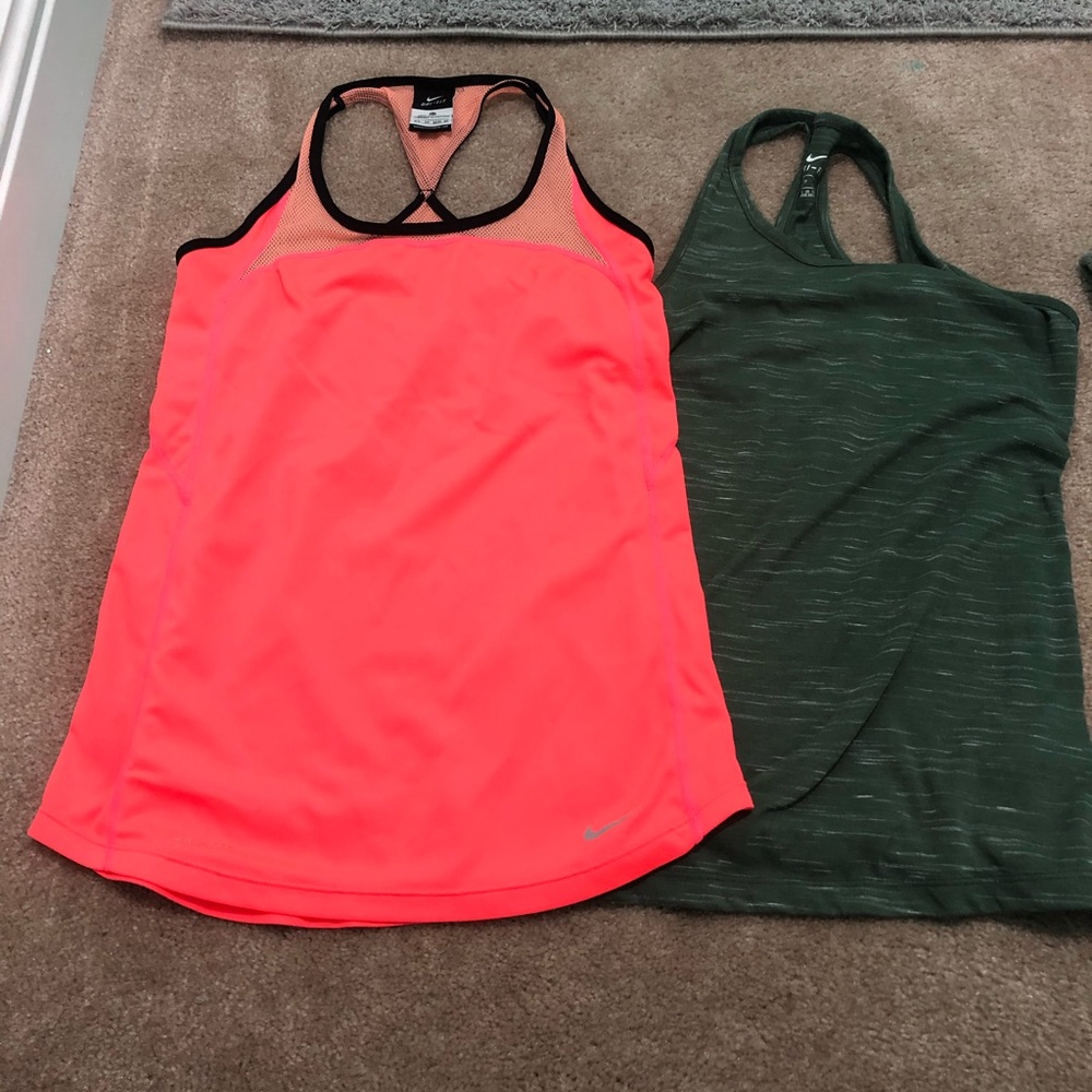 2 women’s Nike tank tops size XS